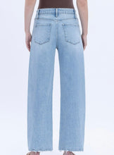 Load image into Gallery viewer, Barrel Jeans
